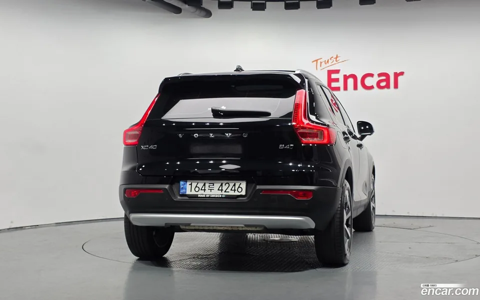 Volvo XC40 B4 2022 — thumbnail 4