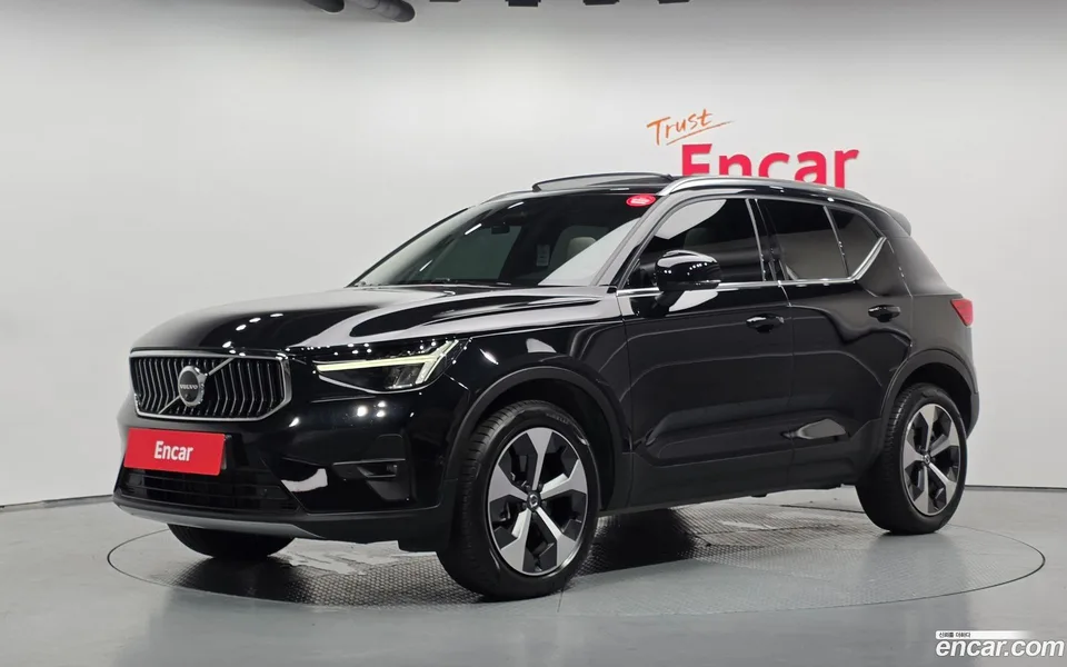 Volvo XC40 B4 2022 — photo 1, buy with delivery to Moscow