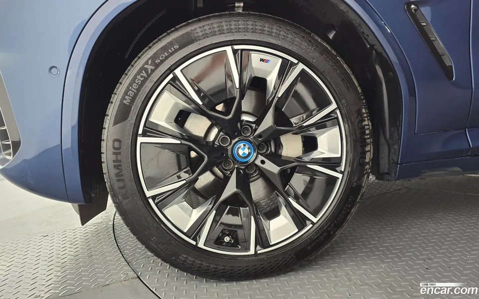 BMW iX3 M 2024 — thumbnail 5