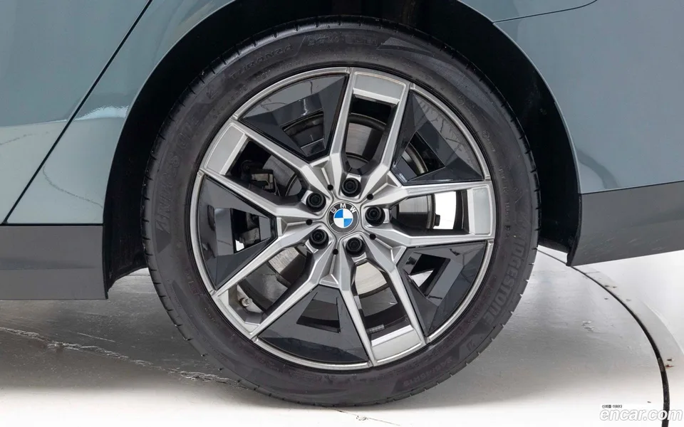 BMW 5 Series 523d 2025 — thumbnail 5
