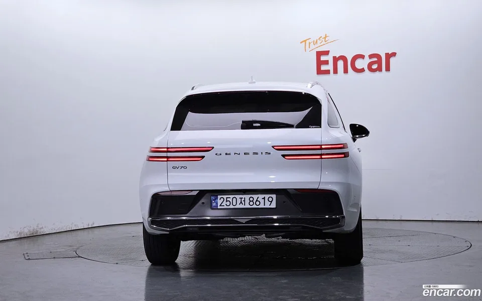 Genesis GV70 2.5T 2WD 2025 — thumbnail 4