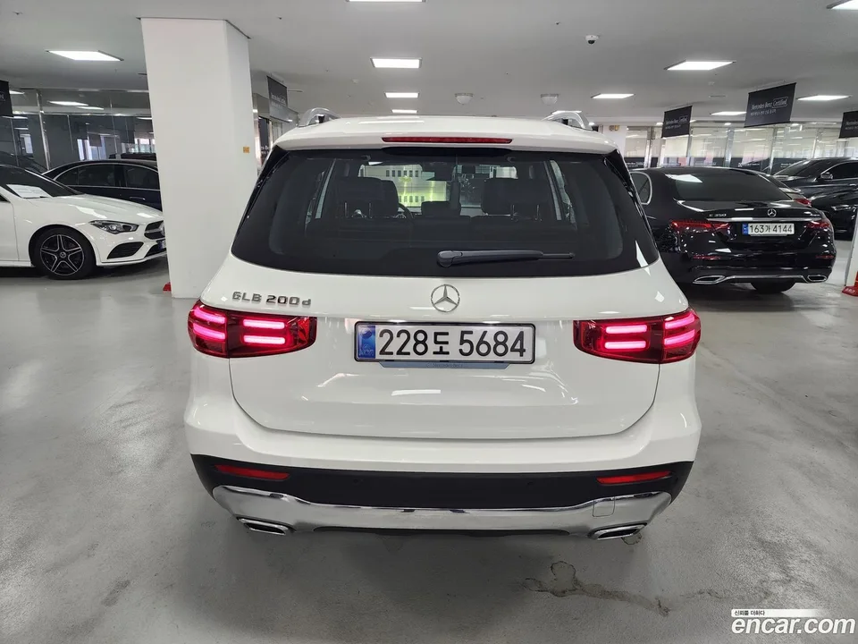 Mercedes-Benz GLB-Class GLB200 d 2025 — thumbnail 3