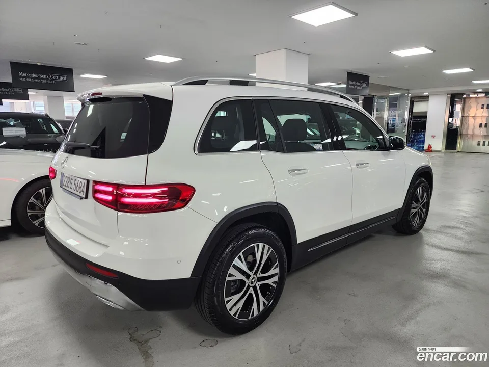 Mercedes-Benz GLB-Class GLB200 d 2025 — thumbnail 4