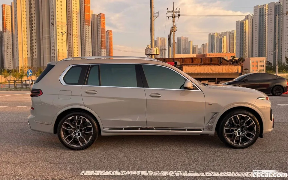 BMW X7 xDrive 40i M 6 2023 — thumbnail 4