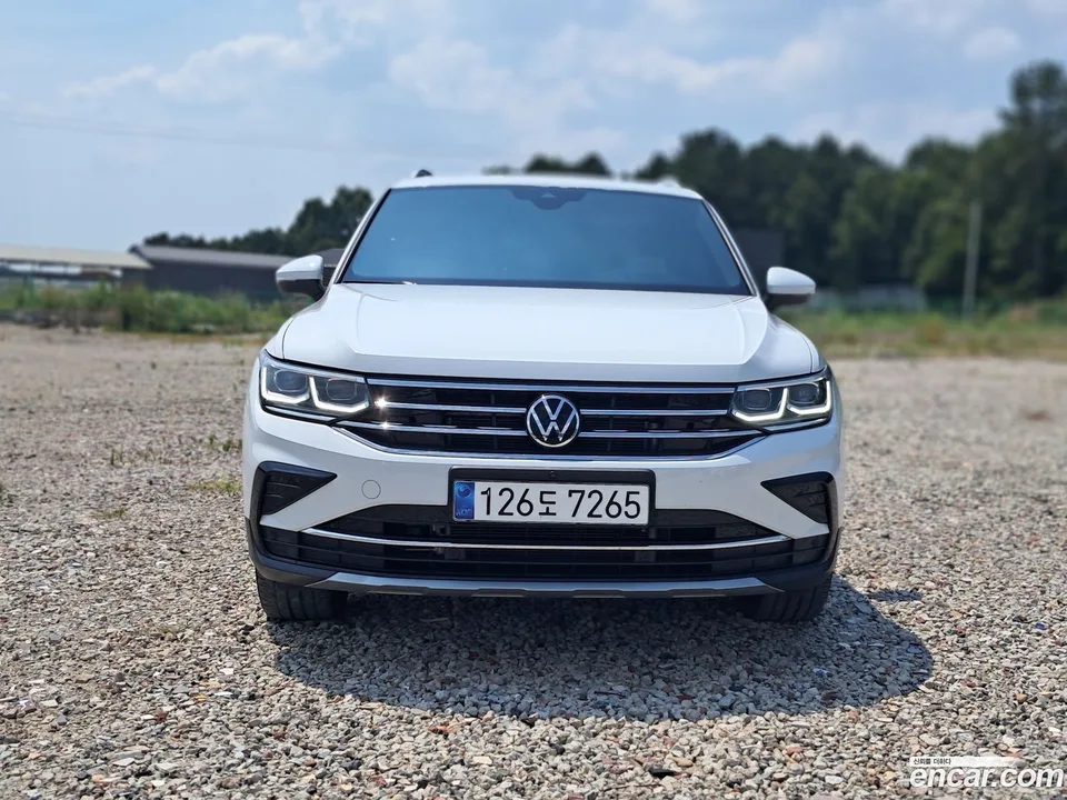 Volkswagen Tiguan 2.0 TDI 2023 — photo 1, buy with delivery to Moscow