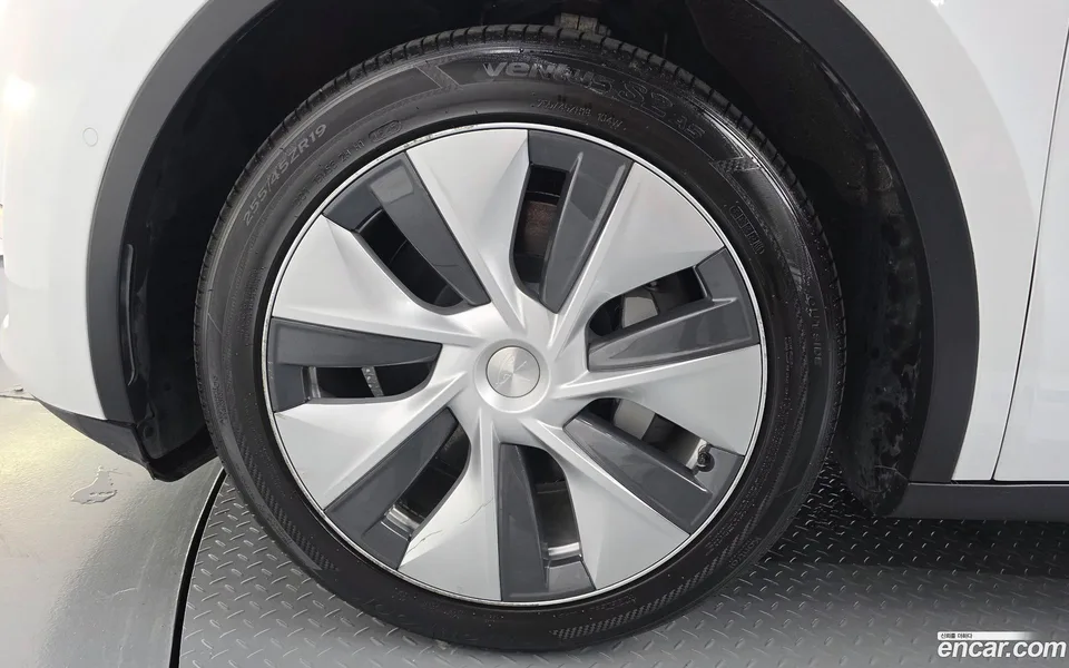 Tesla Model Y AWD 2022 — thumbnail 5