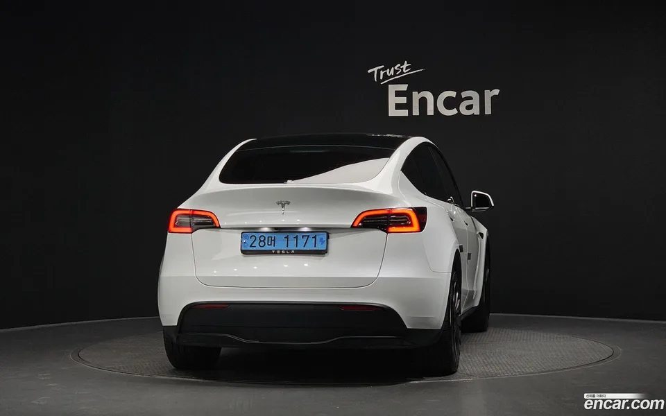 Tesla Model Y RWD 2024 — thumbnail 4