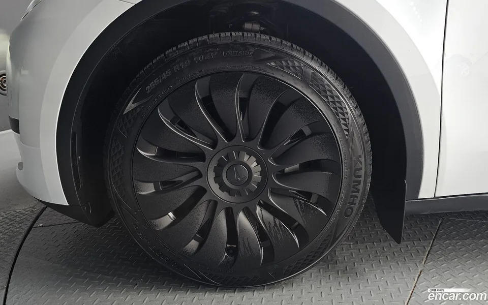 Tesla Model Y RWD 2024 — thumbnail 5