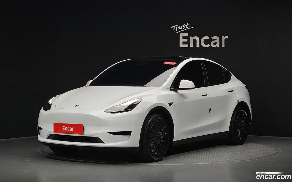 Tesla Model Y RWD 2024 — photo 1, buy with delivery to Moscow