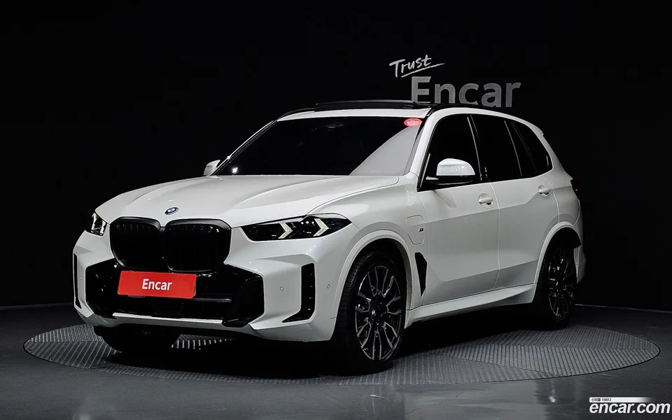 BMW X5 xDrive 50e M 2025 — photo 1, buy with delivery to Moscow