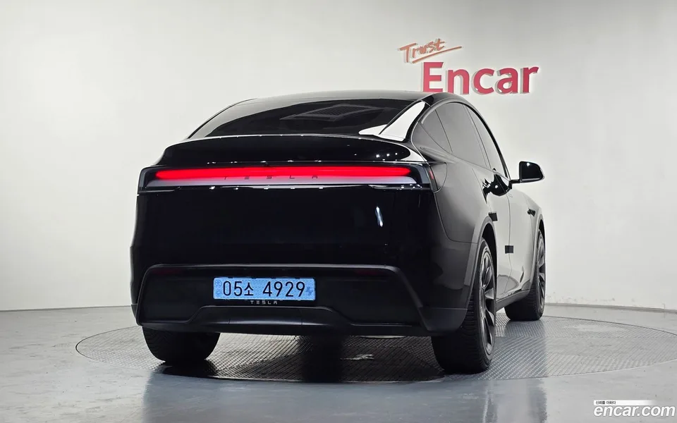 Tesla Model Y RWD 2025 — thumbnail 4