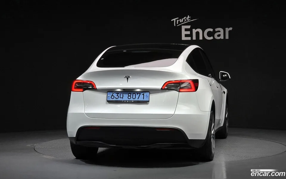 Tesla Model Y RWD 2023 — thumbnail 4