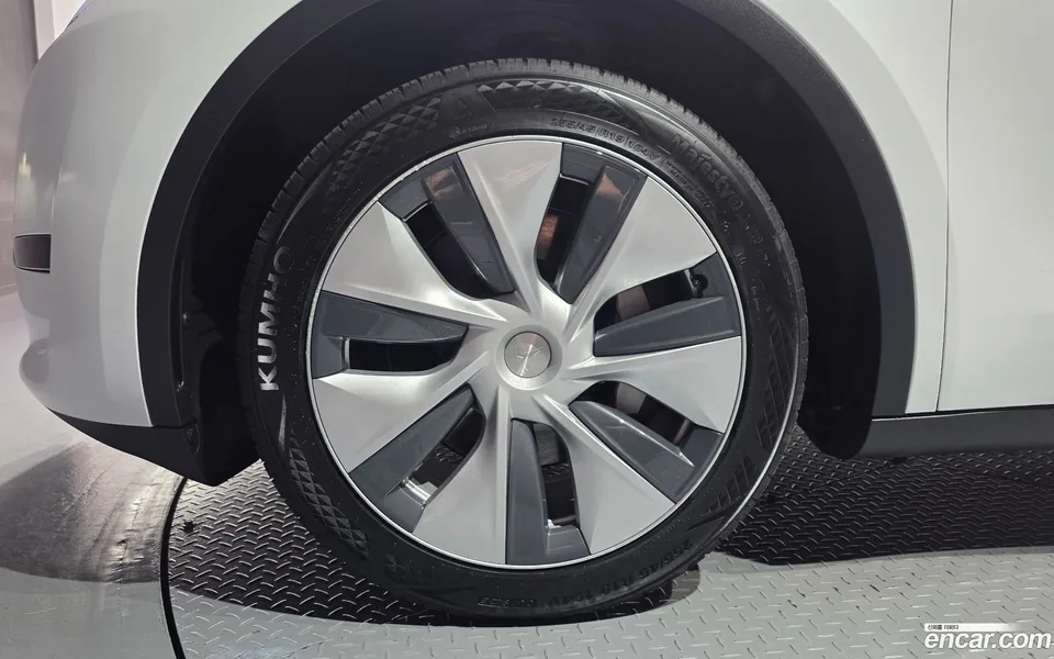 Tesla Model Y RWD 2023 — thumbnail 5