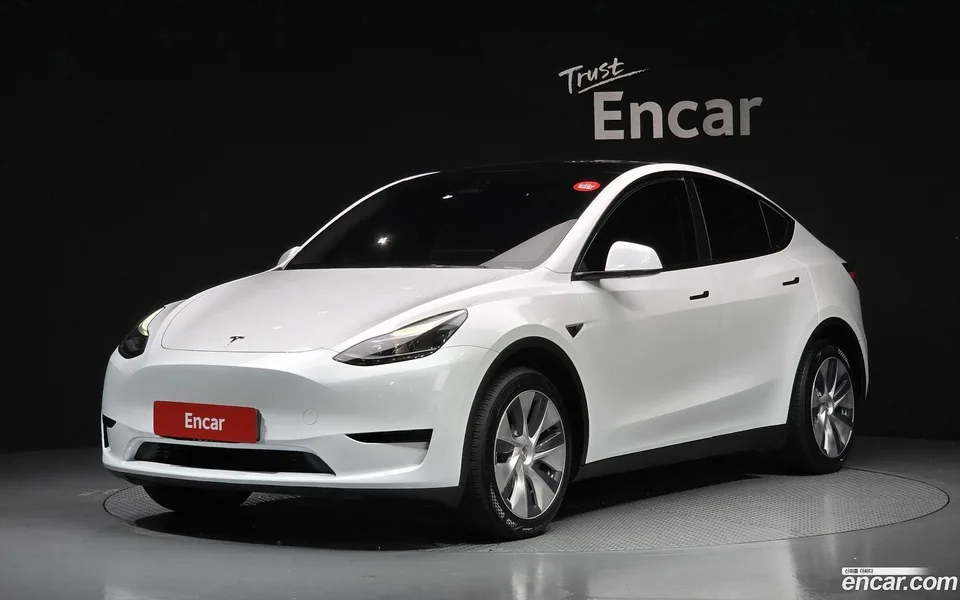 Tesla Model Y RWD 2023 — photo 1, buy with delivery to Moscow