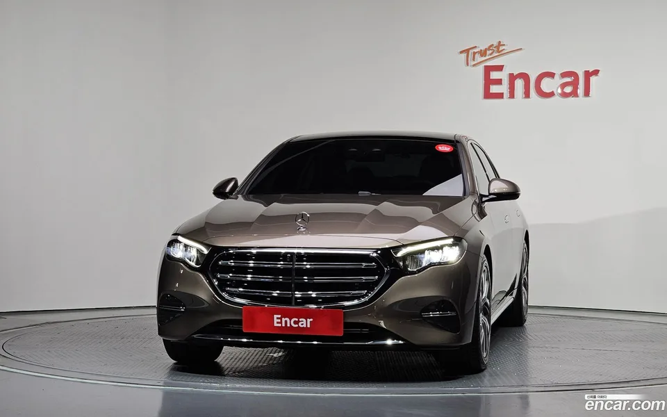 Mercedes-Benz E-Class E220d 4MATIC 2025 — thumbnail 3