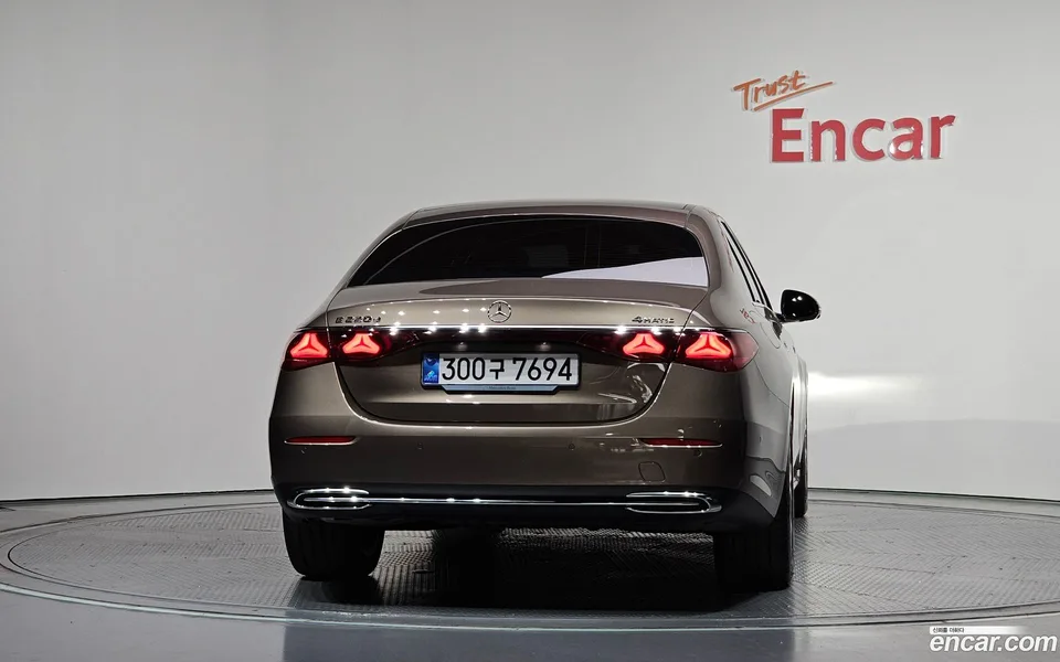 Mercedes-Benz E-Class E220d 4MATIC 2025 — thumbnail 4