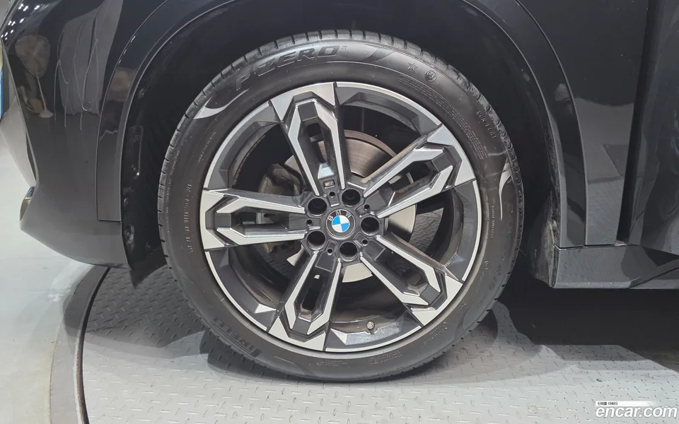 BMW X1 sDrive 20i M 2023 — thumbnail 2