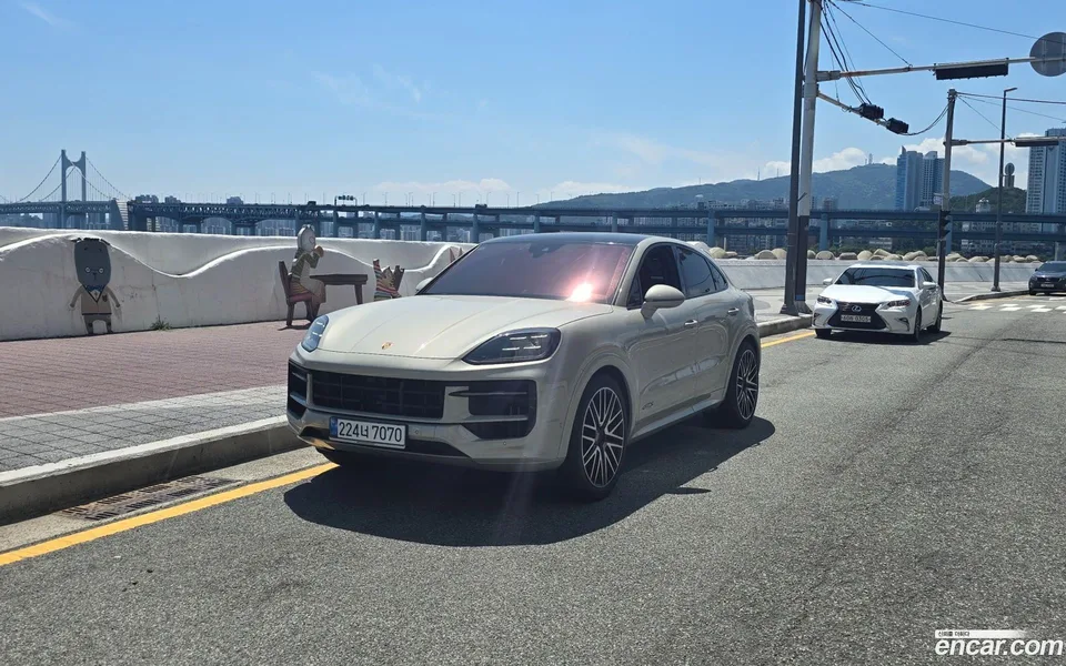 Porsche Cayenne 4.0 GTS 2024 — photo 1, buy with delivery to Moscow