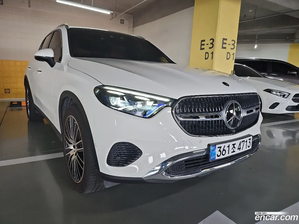 Mercedes-Benz GLC-Class GLC300 4MATIC 2025 — thumbnail 4