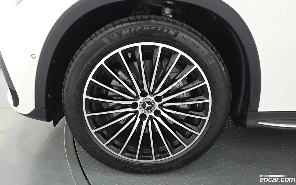 Mercedes-Benz GLC-Class GLC300 4MATIC AMG Line 2025 — thumbnail 5
