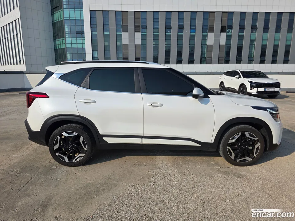 Kia Seltos 2.0 2WD 2023 — thumbnail 2