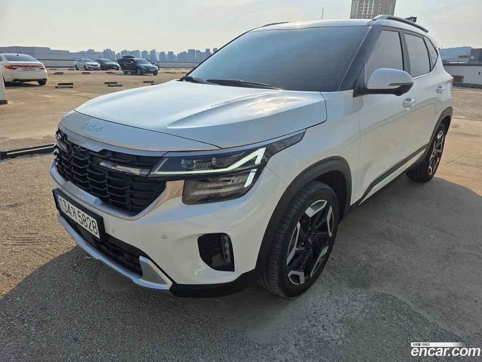 Kia Seltos 2.0 2WD 2023 — photo 1, buy with delivery to Moscow