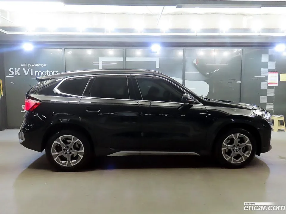 BMW X1 xDrive 20i xLine 2025 — thumbnail 3