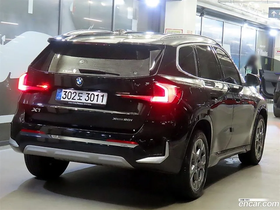 BMW X1 xDrive 20i xLine 2025 — thumbnail 4