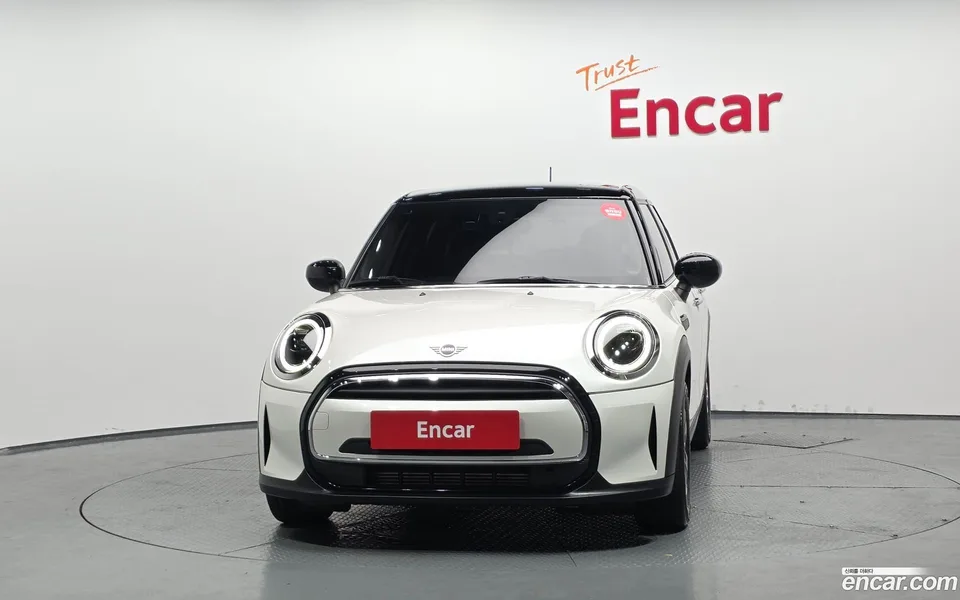 MINI Cooper 5 2023 — thumbnail 3