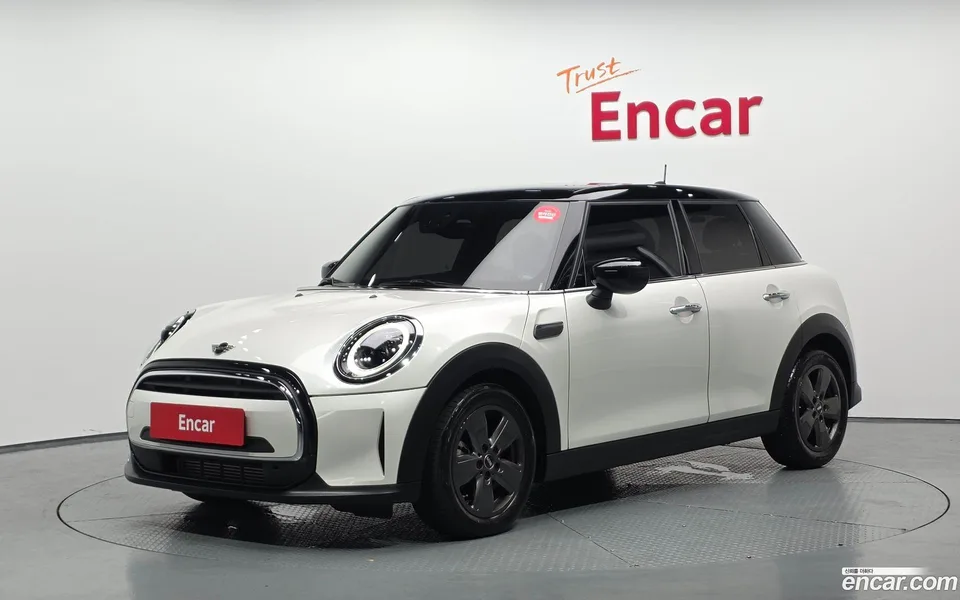 MINI Cooper 5 2023 — photo 1, buy with delivery to Moscow