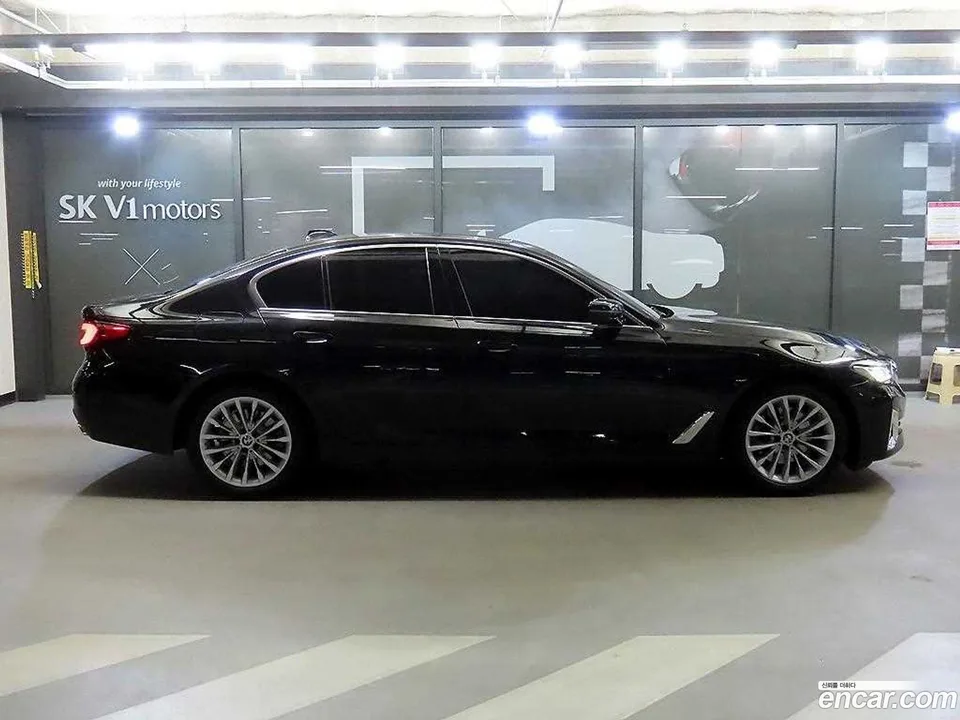 BMW 5 Series 520i 2022 — thumbnail 3