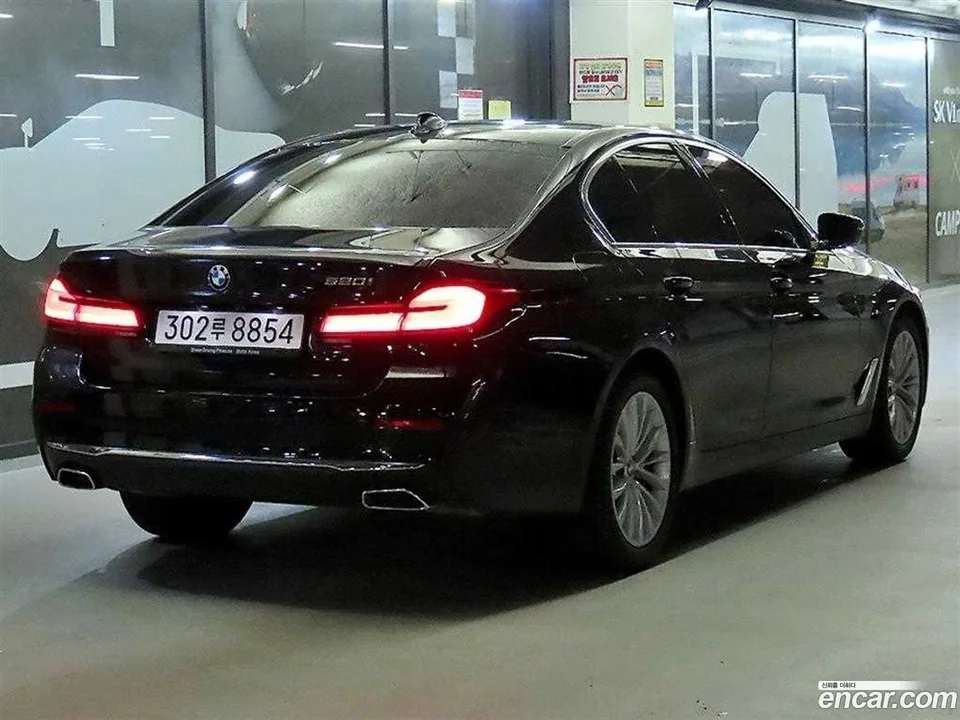 BMW 5 Series 520i 2022 — thumbnail 4