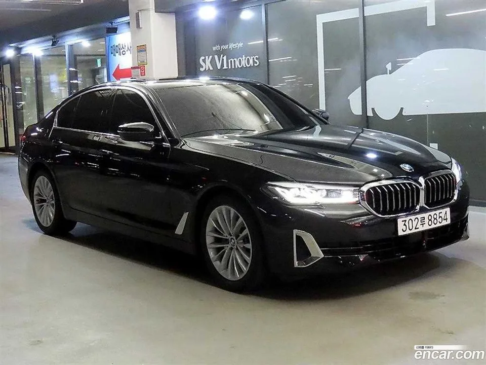 BMW 5 Series 520i 2022 — photo 1, buy with delivery to Moscow