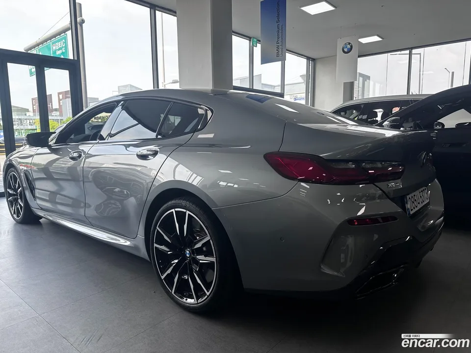 BMW 8 Series M850i xDrive 2025 — thumbnail 3