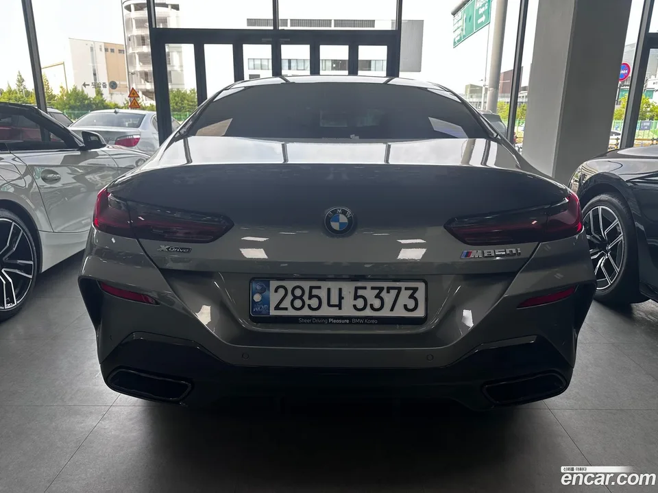 BMW 8 Series M850i xDrive 2025 — thumbnail 4