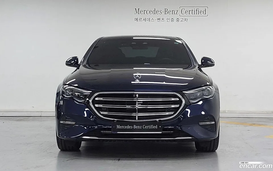 Mercedes-Benz E-Class E300 4MATIC 2024 — thumbnail 3