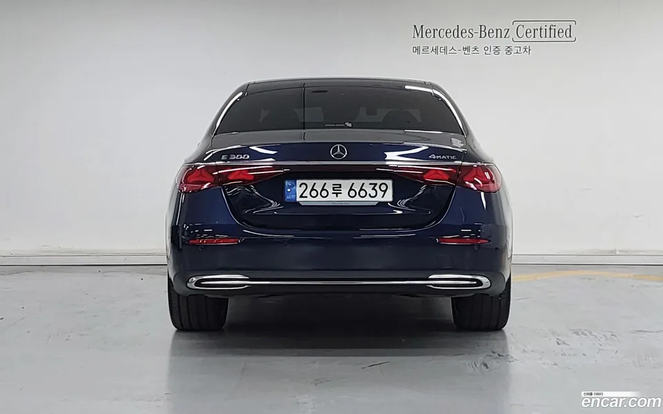 Mercedes-Benz E-Class E300 4MATIC 2024 — thumbnail 4