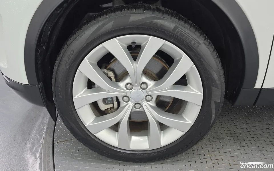 Land Rover Discovery Sport P250 SE 2023 — thumbnail 2