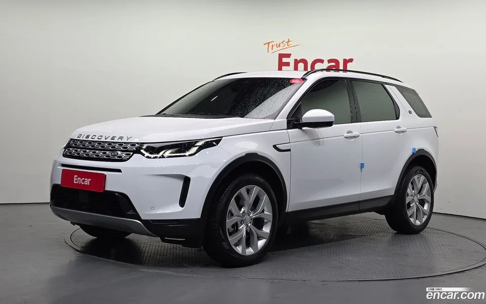 Land Rover Discovery Sport P250 SE 2023 — photo 1, buy with delivery to Moscow