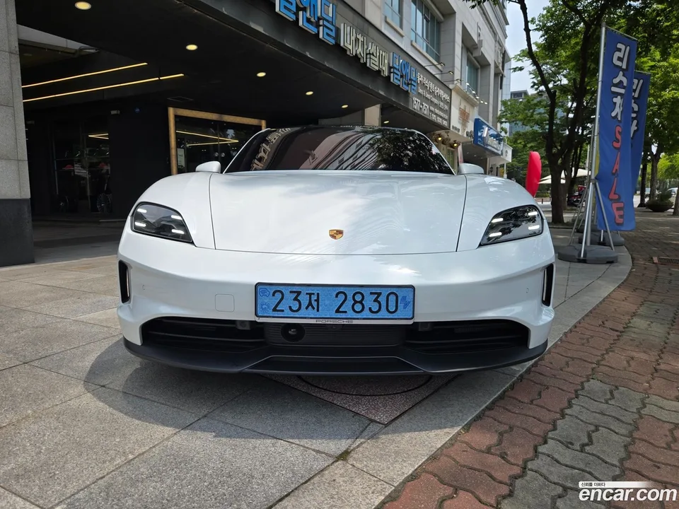 Porsche Taycan 2025 — thumbnail 3