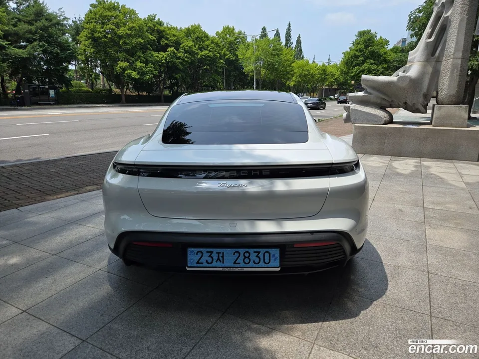 Porsche Taycan 2025 — thumbnail 4