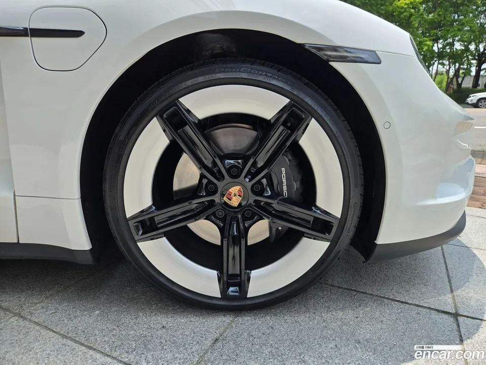 Porsche Taycan 2025 — thumbnail 5