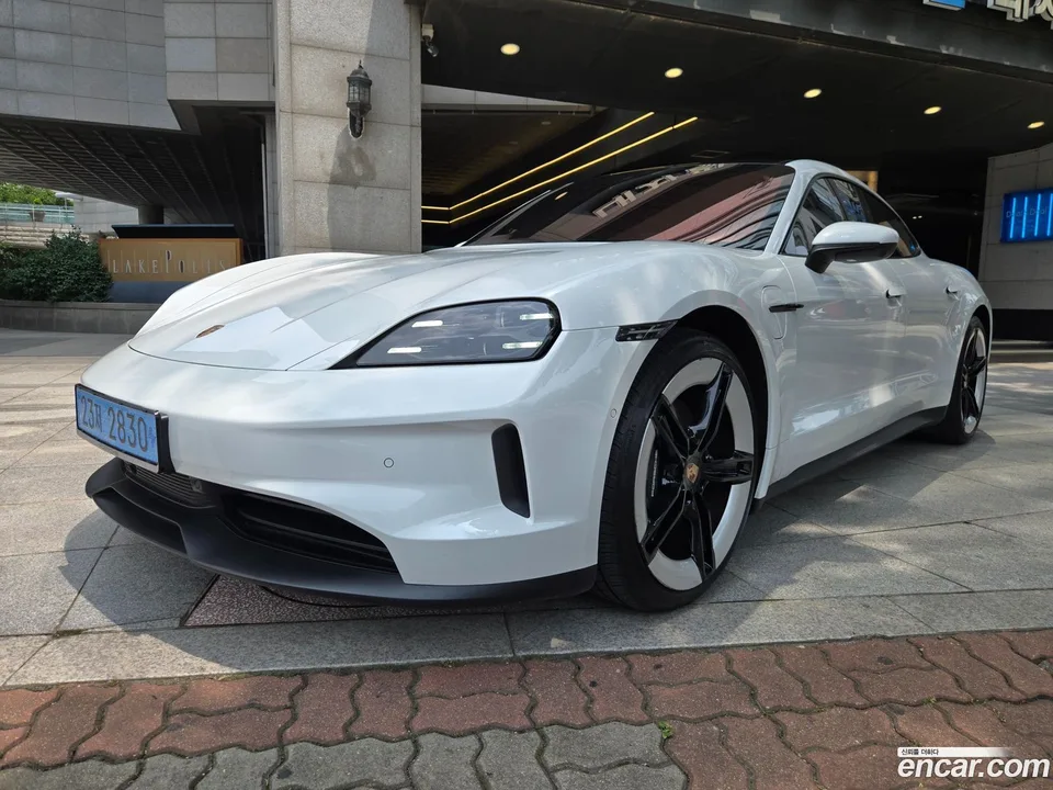 Porsche Taycan 2025 — photo 1, buy with delivery to Moscow