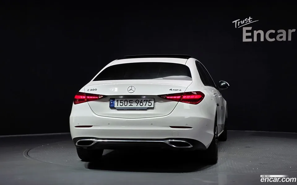 Mercedes-Benz C-Class C300 4MATIC 2023 — thumbnail 4