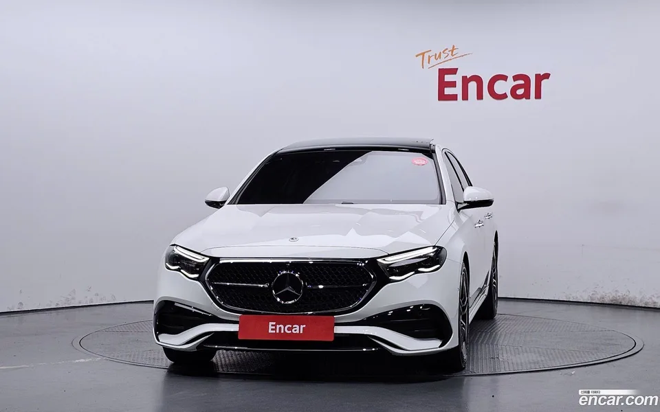 Mercedes-Benz E-Class E300 4MATIC AMG Line 2025 — thumbnail 3