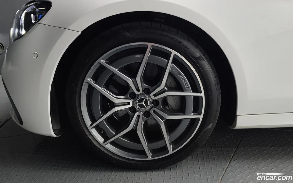 Mercedes-Benz E-Class E220d 4MATIC AMG Line 2022 — thumbnail 5