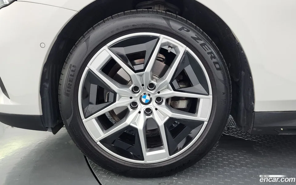 BMW 5 Series 520i 2024 — thumbnail 5
