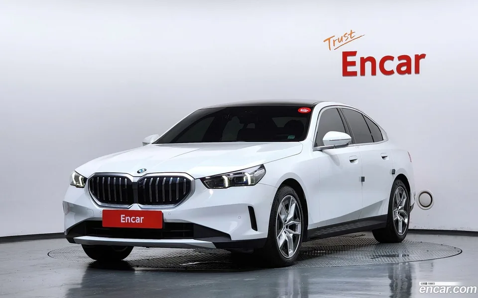 BMW 5 Series 520i 2024 — photo 1, buy with delivery to Moscow