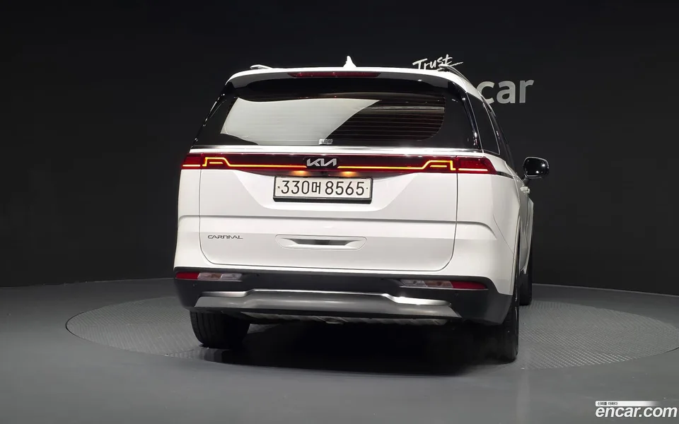 Kia Carnival 9 2023 — thumbnail 4