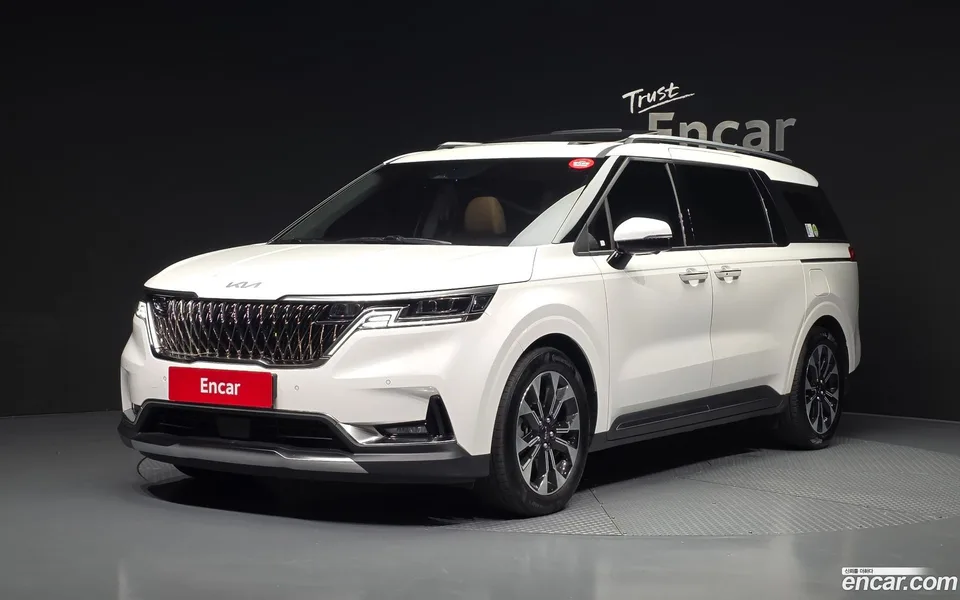 Kia Carnival 9 2023 — photo 1, buy with delivery to Moscow